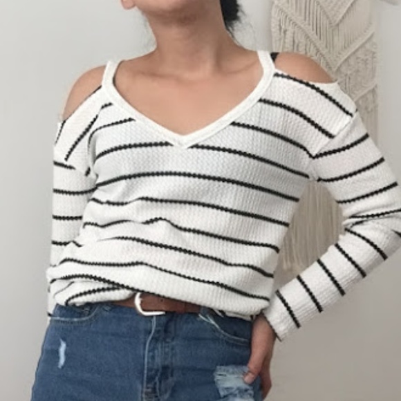 ❗️Three Left❗️NWT V-Neck Stripe Long Sleeve - Picture 2 of 5